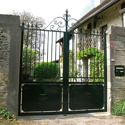 Médiévale_portail_Préfalu_400x400